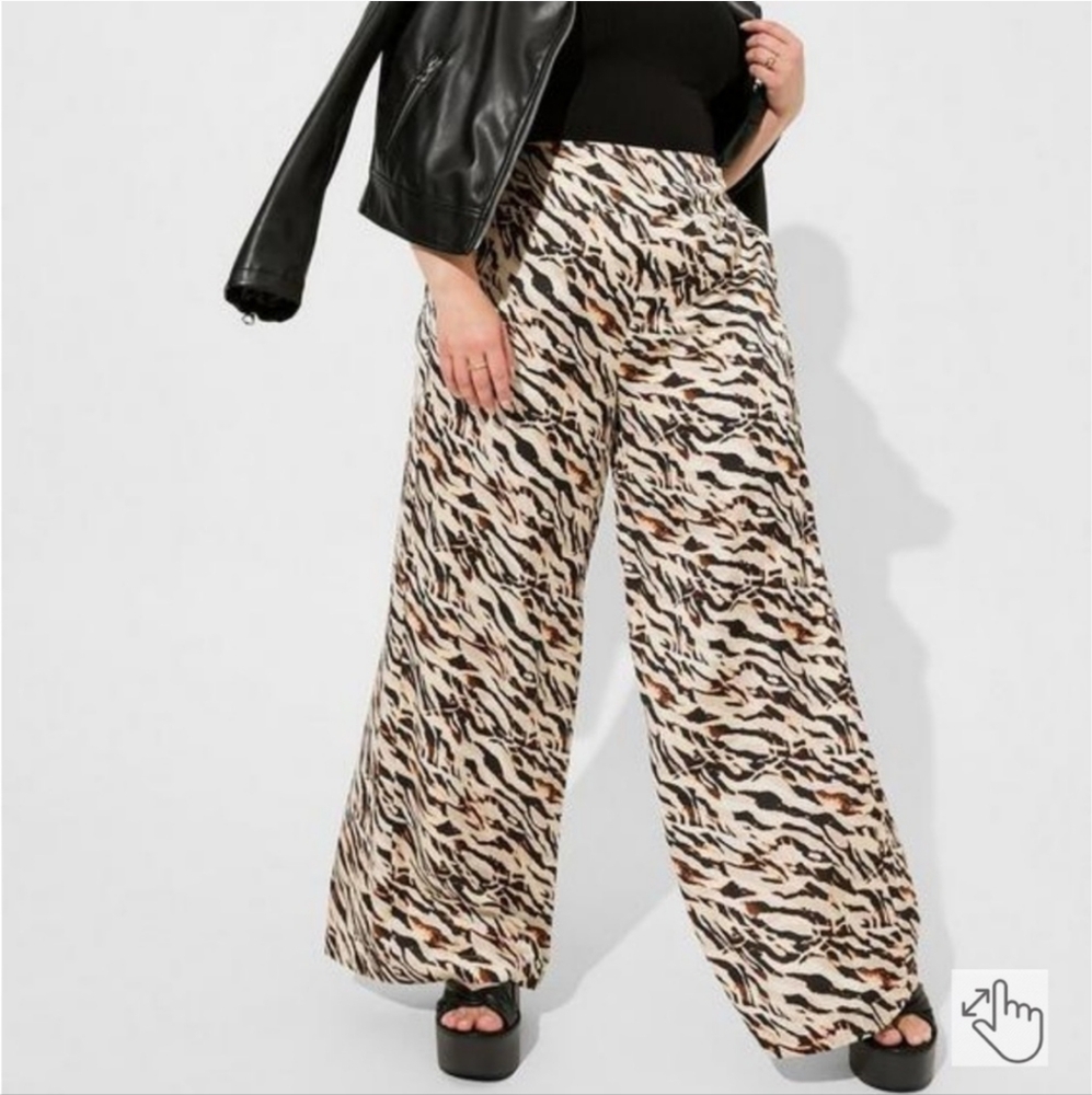 Torrid Pull-On Super Wide Leg Streaky Satin High-Rise Animal Print Pant